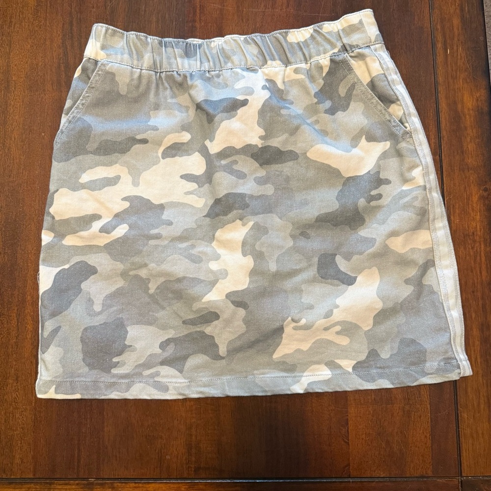 Boston Proper Camo Mini Skort in Gray and Cream Sz 10